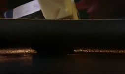 Cuisinier en lumière dorée